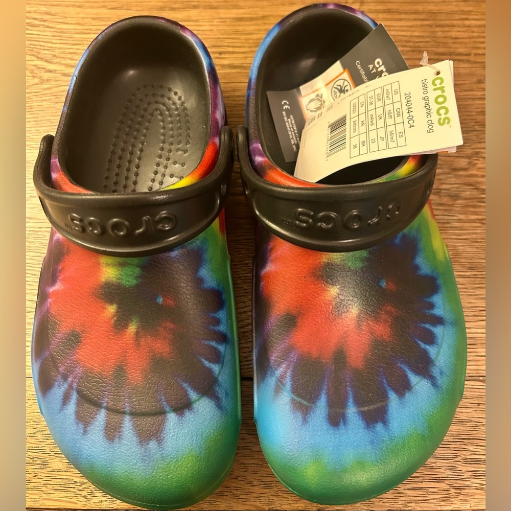 Crocs - Bistro Graphic Clog (New, never worn) 
Size- 7 womens/5mens